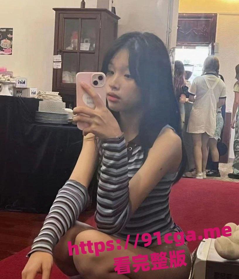 广州应用科技学院24级英语4班 徐家淇与男朋友在学校草丛野战曝光#草丛约会#学生性爱#野战-4