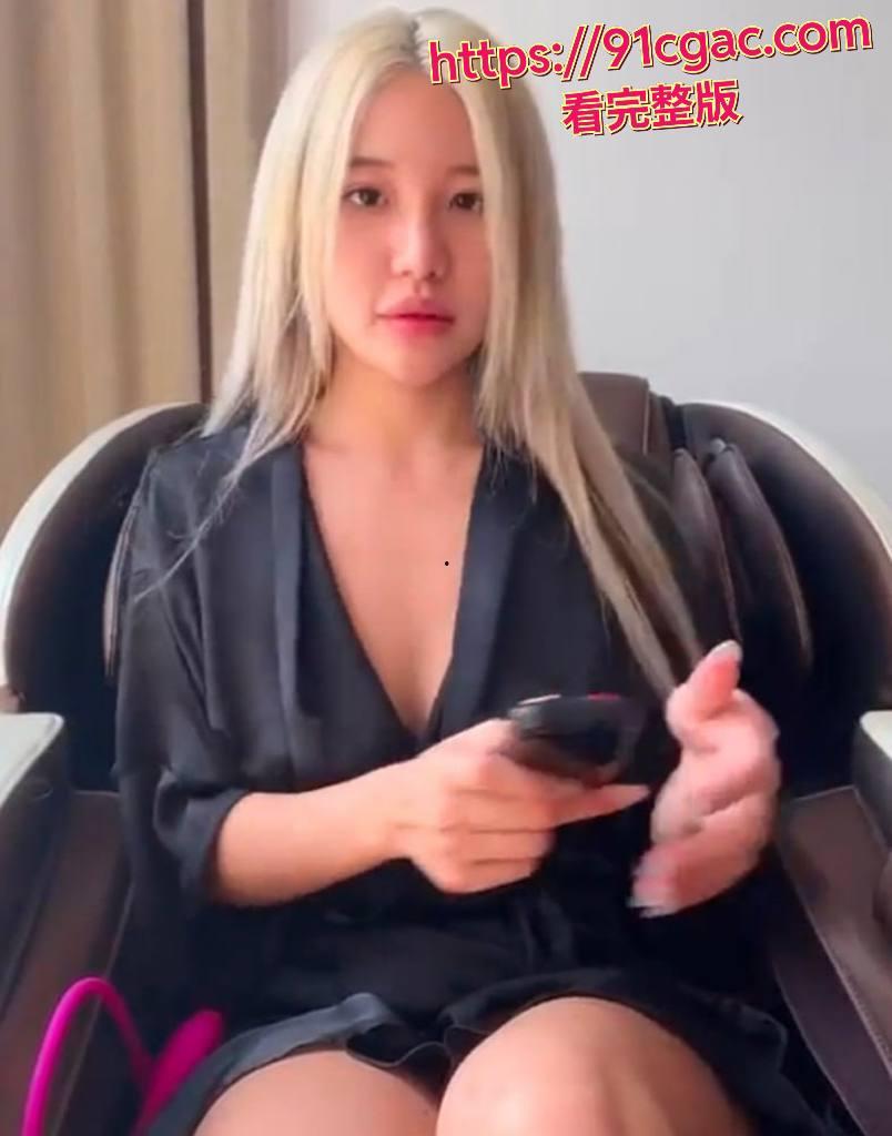 马来西亚超级网红 Mspuiyi,开始有复出的动态,目前流出两部付费自慰视频!-1