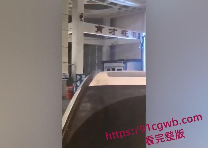 河北保定育才花园醉酒男女街头野战 站立撸管扣逼 趴路边草地爆操 强者果然不挑环境-2