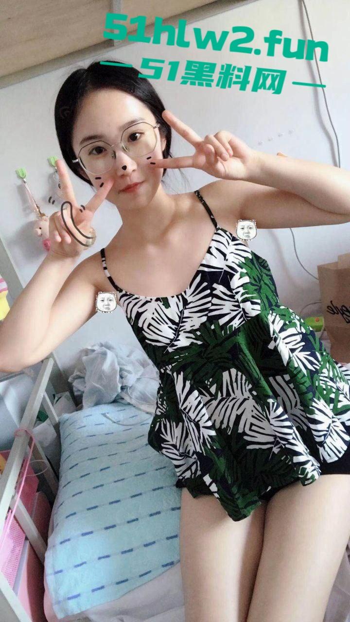 山西眼镜妹【赵悦】白净身材绝了,丝袜一穿,粉嫩小穴一掰开,鸡巴直接硬到天花板!-6