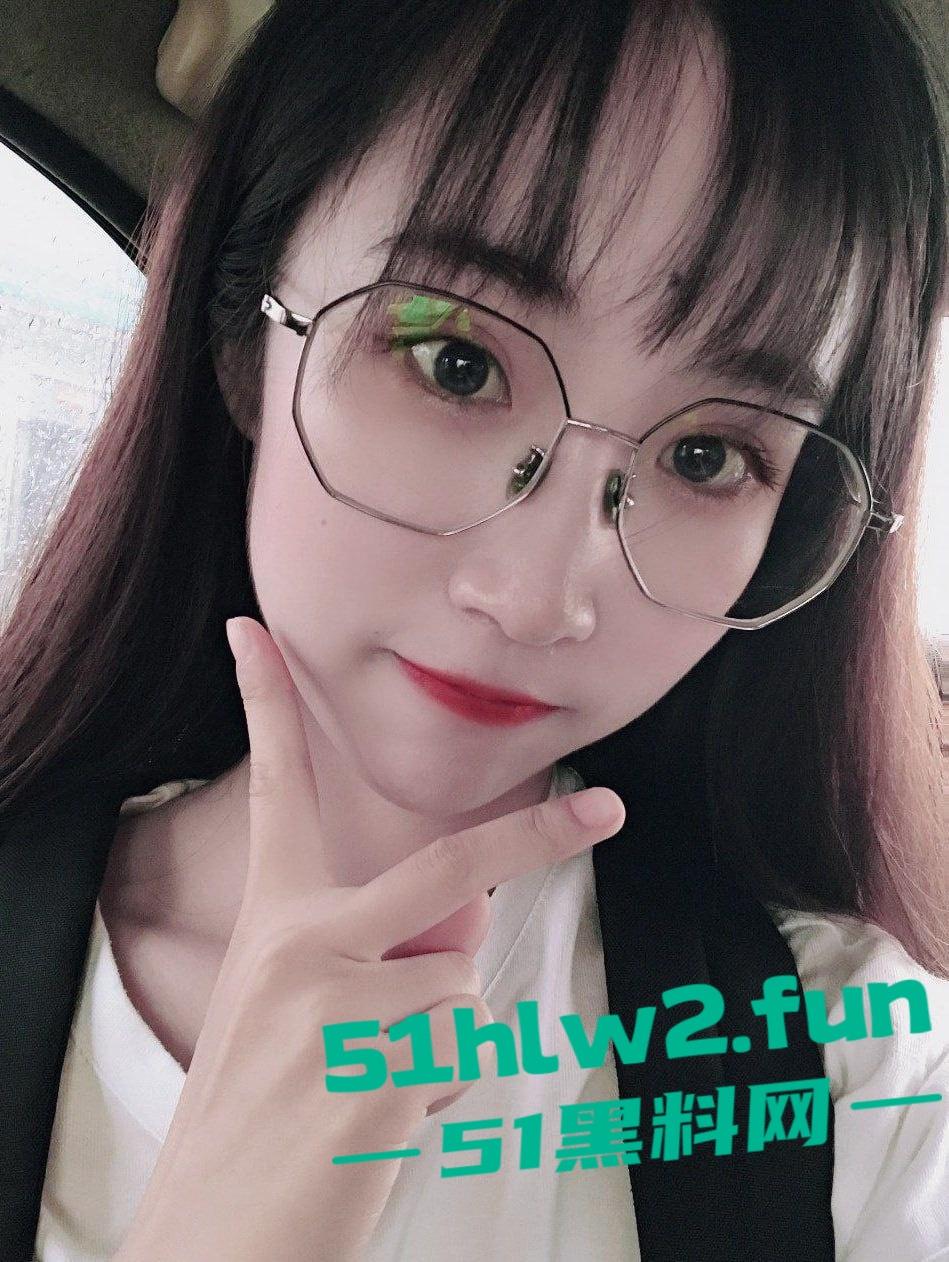 山西眼镜妹【赵悦】白净身材绝了,丝袜一穿,粉嫩小穴一掰开,鸡巴直接硬到天花板!-8