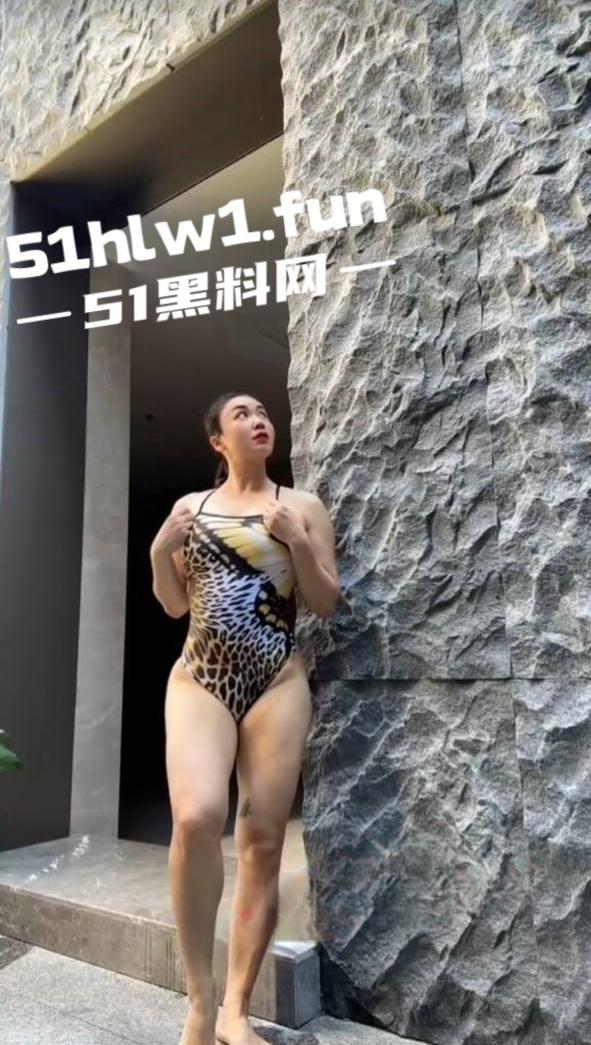 抖音百万粉丝的女网红【蓓蕾秋语】不雅自拍曝光，蜂腰翘臀巨乳肥穴谁看了能受得了？-8