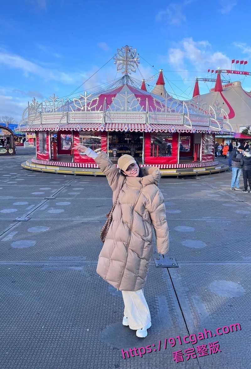 天津男子查看妻子行车记录仪 竟意外发现老婆与孩子老师出轨约炮 车内各种激吻调情-2