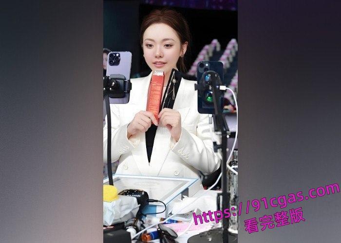 辛巴约炮女徒弟蛋蛋被曝光，卖假冒伪劣产品已经被警方带走调查后续已经跑路到香港了-5