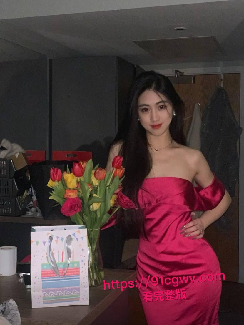 谢菲尔德音乐系高颜女神王天惨遭绿帽男友甩出私密大片!留学圈人人给钱就能上的极品骚货,跪舔鸡巴视频让哥们儿裤裆紧绷-4