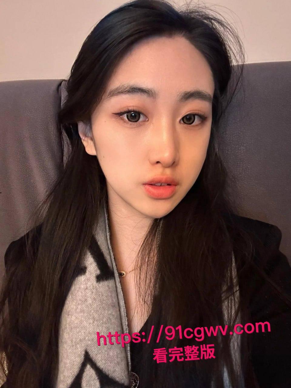 谢菲尔德音乐系高颜女神王天惨遭绿帽男友甩出私密大片!留学圈人人给钱就能上的极品骚货,跪舔鸡巴视频让哥们儿裤裆紧绷-8