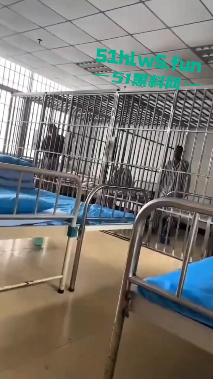 实拍精神病院内部,高墙、铁窗、监控摄像头。真实的牢笼的样子就是另一种类的监狱。-1