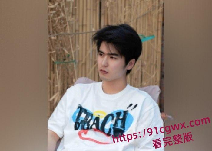 国内男艺人刘奕畅大瓜爆出!酒吧强迫妹子陪酒遭拒绝,轮番殴打遍体鳞伤!粉丝震惊形象崩塌!-8