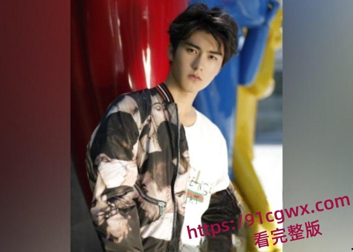 国内男艺人刘奕畅大瓜爆出!酒吧强迫妹子陪酒遭拒绝,轮番殴打遍体鳞伤!粉丝震惊形象崩塌!-9