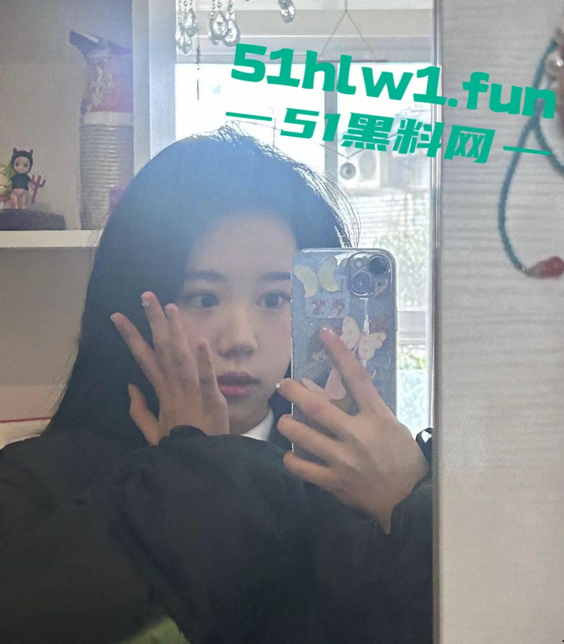 德州极品小骚货李雯,可爱颜值骚幼师,身材高挑性感,私下骚的一批,勾引学生家长,被妻子发现曝光!-5