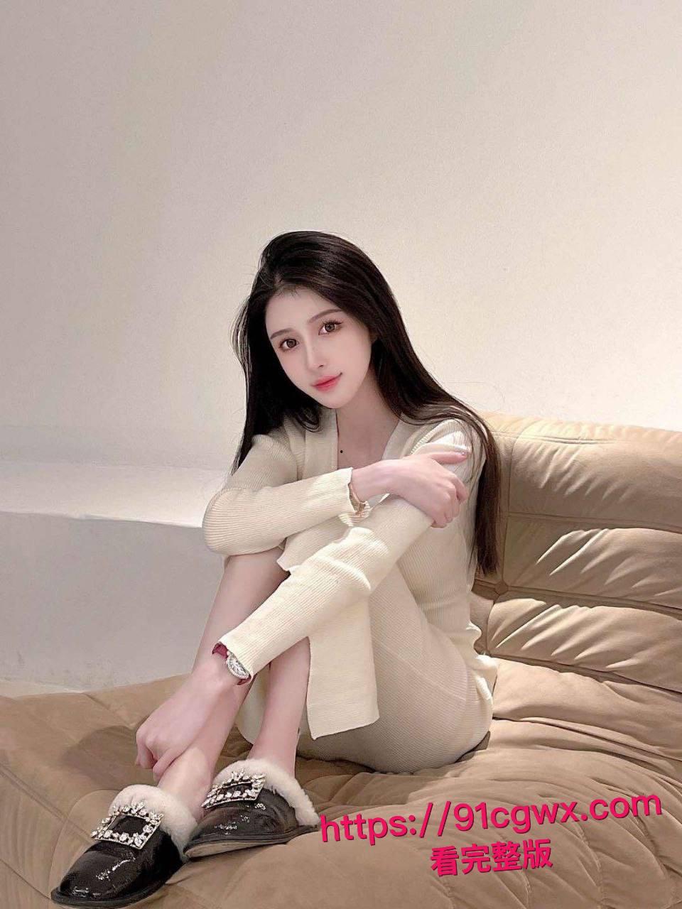 广州财经大学黑料爆棚!道具自慰口交啪啪私拍全泄露,黑丝情趣内衣手撸鸡巴求精,极品骚货让人想狠操一顿!-6