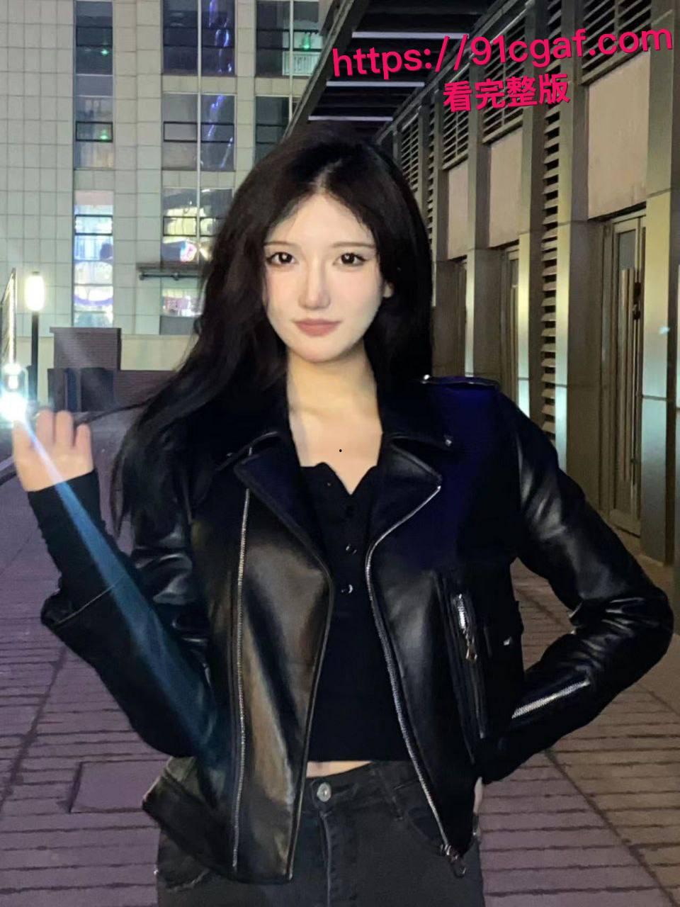 上海外国语大学反差婊 刘圆圆 被金主包养调教视频流出 黑丝开裆裤后入猛捅 被操到浪叫连连!-4