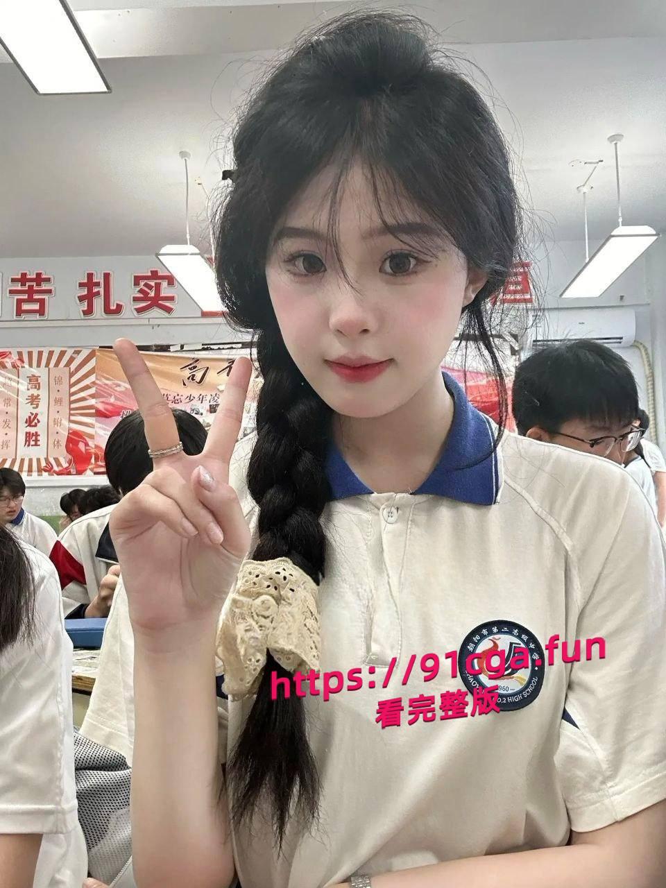 广州民航职业技术学院的校花 贾明爽 表面高冷女神,私下却被爆出惊天大料!-1