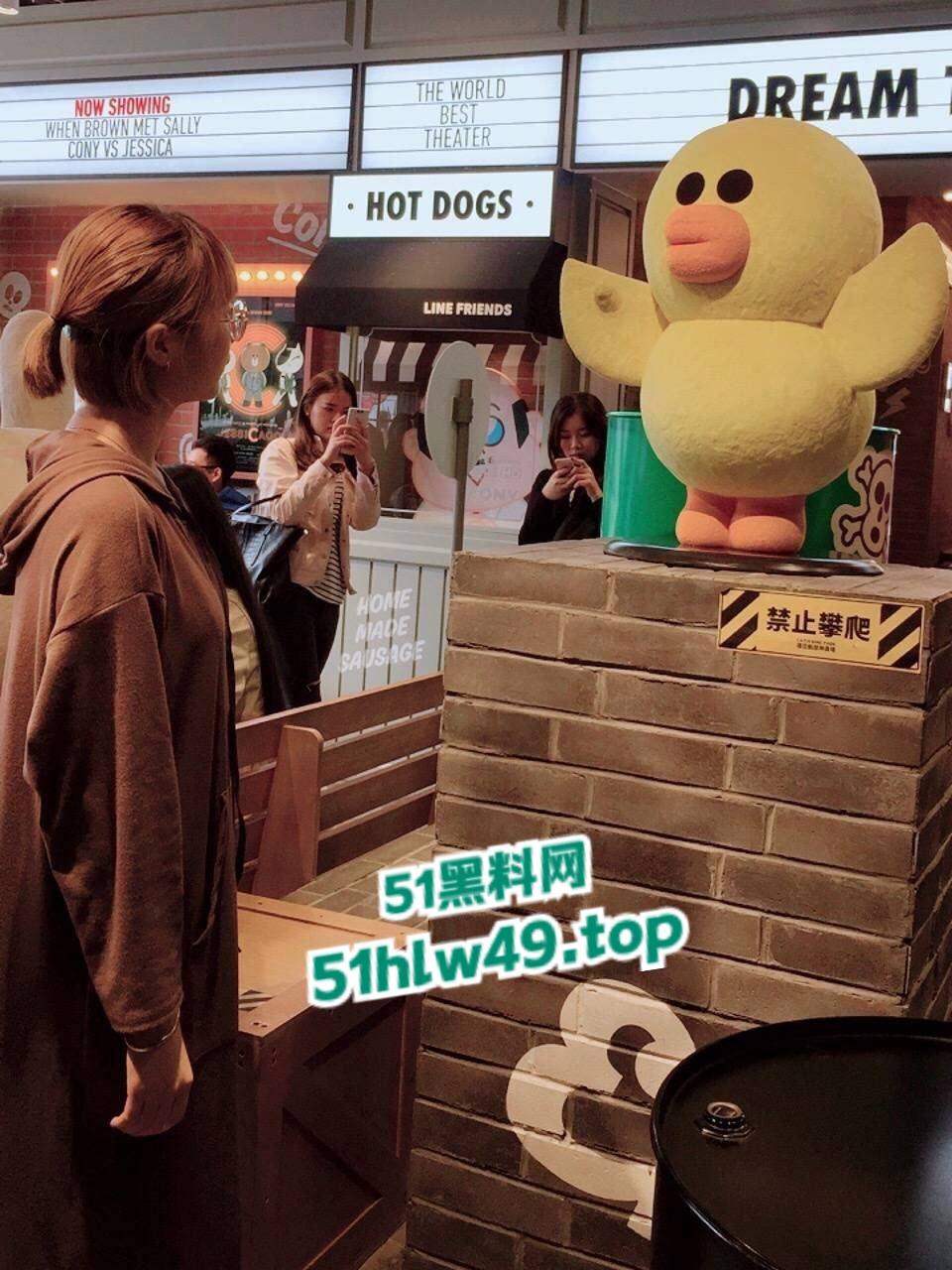 哈尔滨师范大学艺术系学妹【韩璐】被曝光！微信里疯狂卖自己裸露图，经常约炮私生活相当混乱！-1