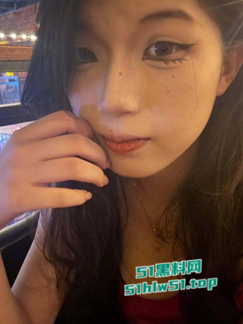 广西桂林【伍凌慧】做爱视频爆出，大奶喷水尤物裸聊自慰被金主高价包养，没想到大哥竟然有艾滋病！-5