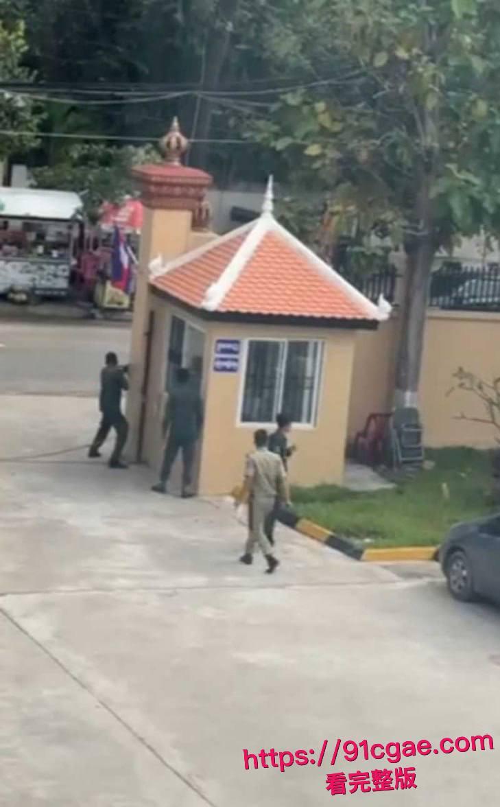 黑衣大嫂一人一枪为爱冲锋 单枪匹马勇闯法场救男人情深意重轰动全网!-4