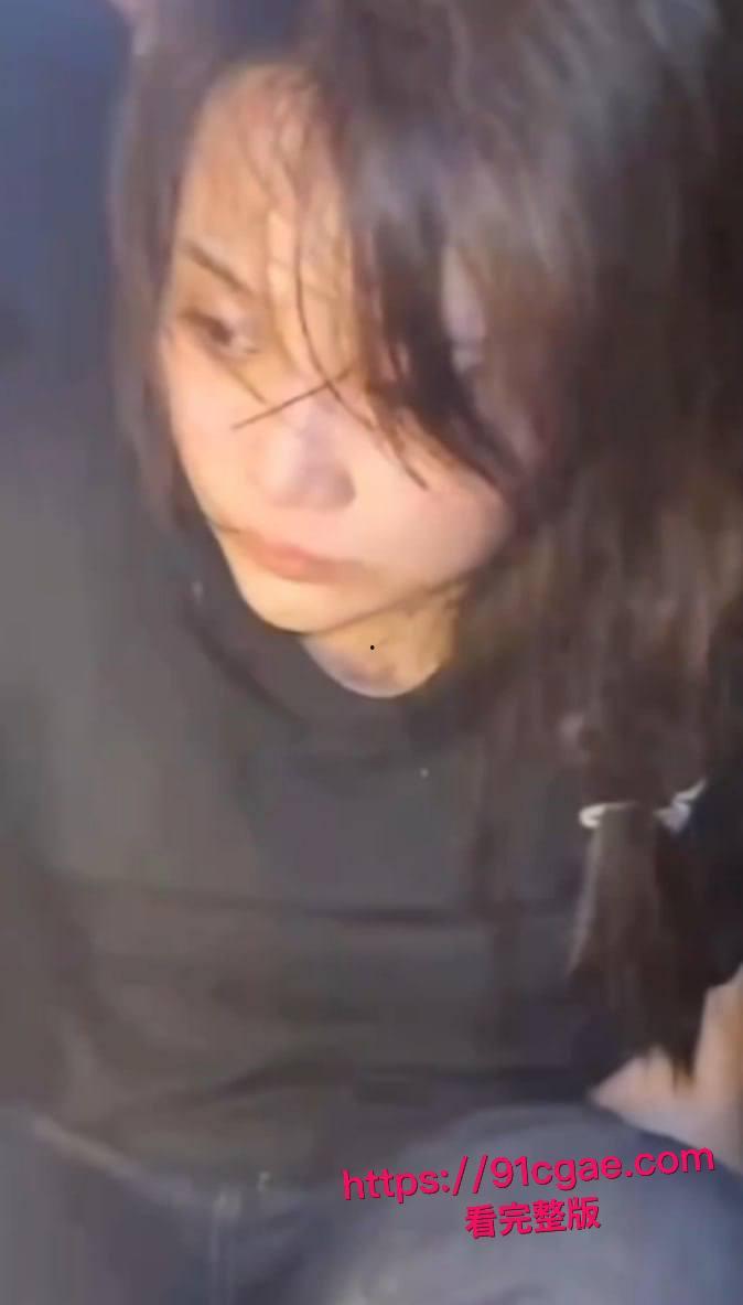 黑衣大嫂一人一枪为爱冲锋 单枪匹马勇闯法场救男人情深意重轰动全网!-11