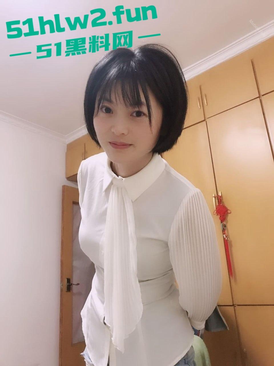 已婚人妻被公司高管调教3P,JK情趣丝袜骚到爆,深喉吞精呛到喘不过气,老公只能干瞪眼!-7