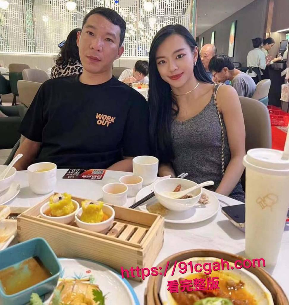 香港幼师王露兒勾引学生家长视频流出 自拍骚逼求包养 私生活混乱 游走在各种男人之间 骚的一逼-3