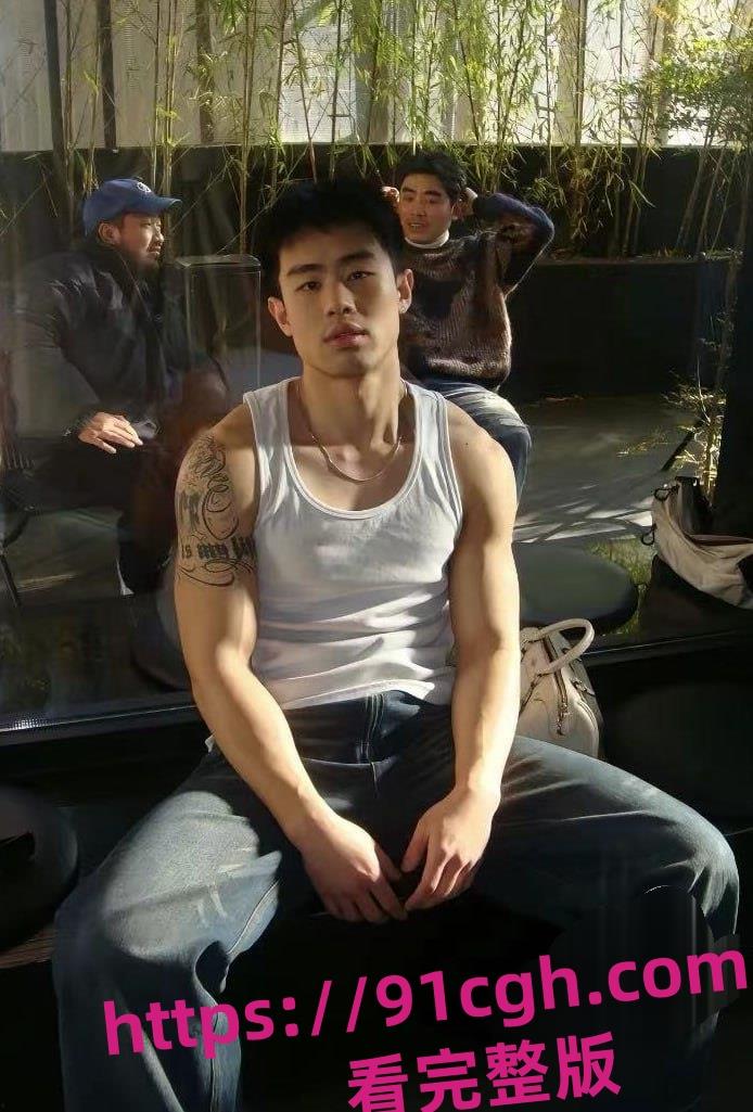 肌肉猛男大奶狗『潘玮黑』私拍泄密！被金主调教展示菊花！-6