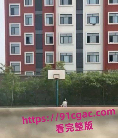 山东工程职业技术大学近日掀起轩然大波!草坪上上演“激情游戏”-2