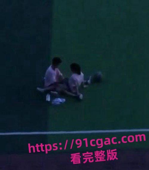 山东工程职业技术大学近日掀起轩然大波!草坪上上演“激情游戏”-3