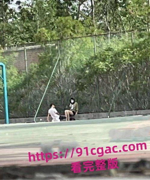 山东工程职业技术大学近日掀起轩然大波!草坪上上演“激情游戏”-6