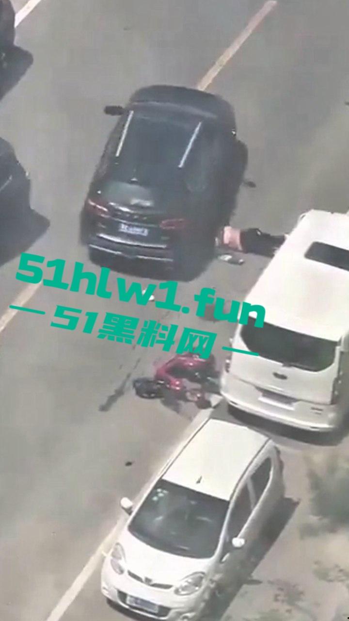山东东营市变态渣男，开车将妻子撞倒后，反复碾压至其死亡，目前已被警方抓捕，估计是要死刑了！-3