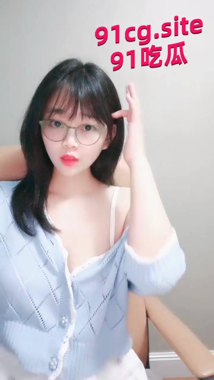 舞蹈系艺术生 舞蹈生桃子,身材一流，脸蛋儿也是漂亮的蛋儿，一头长发配合她的身高，非常诱惑人-1