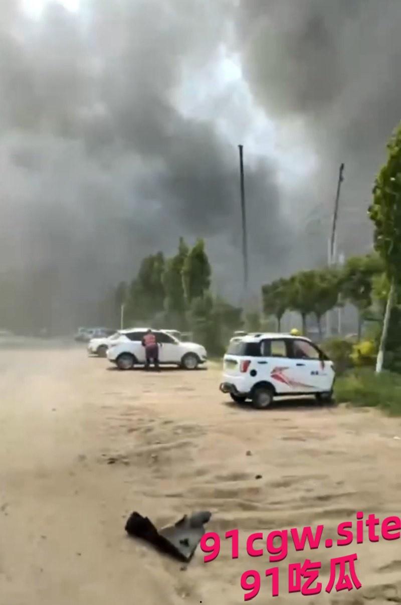 山东高密一杀虫剂化工厂发生大爆炸 现场浓烟滚滚遮天蔽日!-2