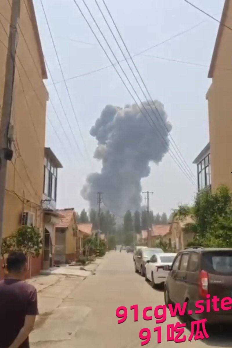 山东高密一杀虫剂化工厂发生大爆炸 现场浓烟滚滚遮天蔽日!-3