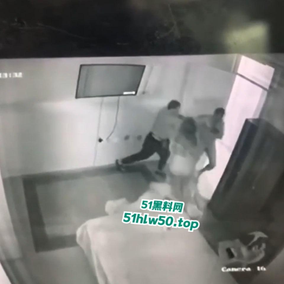 真实偷情捉奸杀人现场，狗男女酒店偷情被老公发现闯入，酒店监控偷拍到惊悚一幕当场刀杀两人！-2