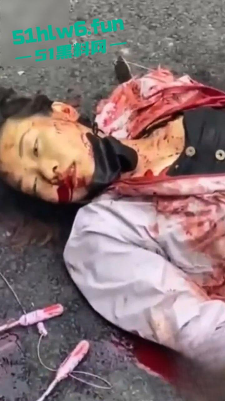 女子出轨被老公刀杀,两位云南夫妻在南京打工想不到已婚妻子竟出轨,遭老公连捅数刀当场身亡。-6