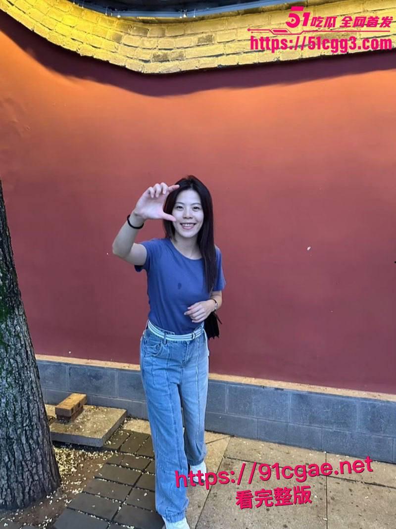 银行柜员胡洁出轨被老公抓包 与领导酒店激战视频曝光 口交后入骑乘浪叫 骚贱母狗全网社死!-3