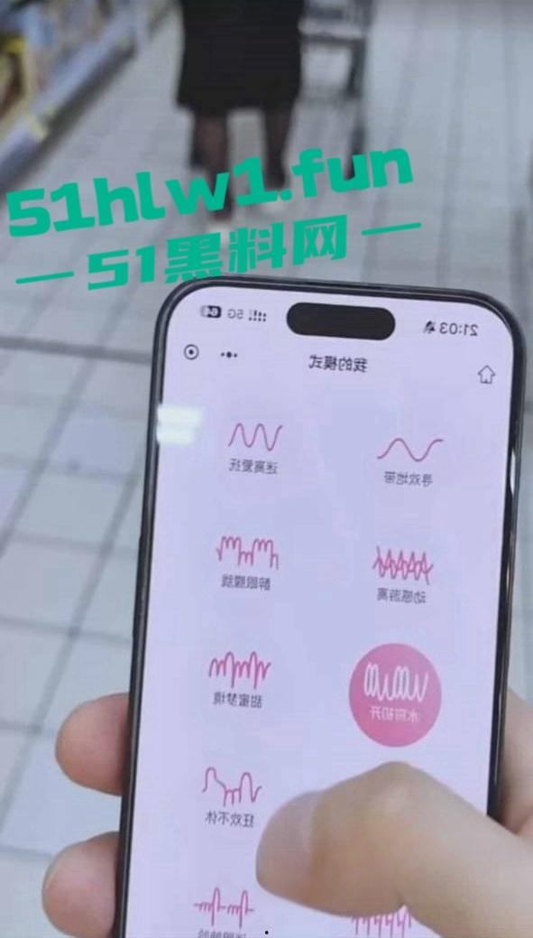 极品高颜值小仙女接受大神户外调教,塞入遥控跳蛋在超市景区大胆玩露出全程。-6