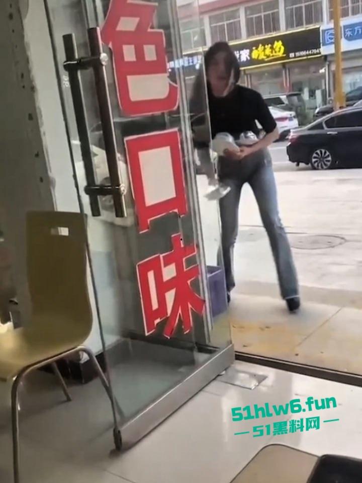 山东烟台莱州沙河,王木木烧烤店老板娘颜值超高的性感御姐,被土豪重金拿下裸聊自慰视频遭流出。-8