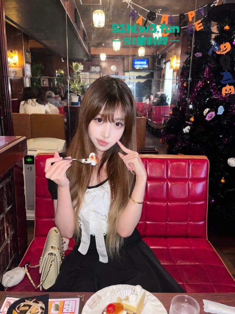 留日学生妹【刘安昕】外网公开卖身陪睡母狗属性被扒，怕父母生气假意报警装乖女。-6