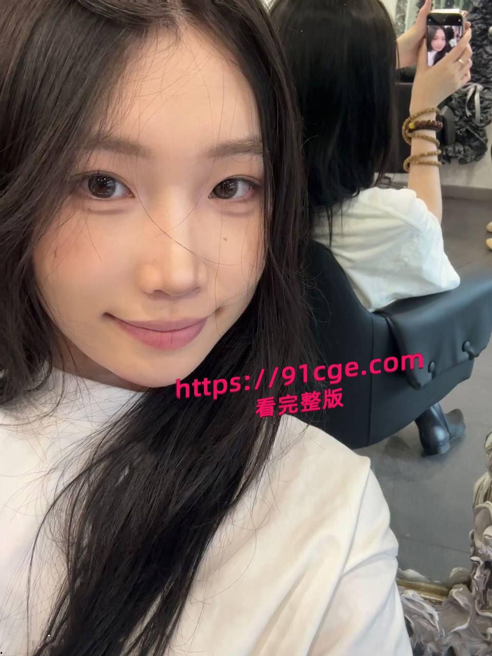 超可爱反差女大学生,鹅蛋脸杏仁眼,皮肤白得像牛奶,私下却是反差婊!不雅视频流出 #大学生 #反差母狗 #清纯可爱欲女 #曝光-2