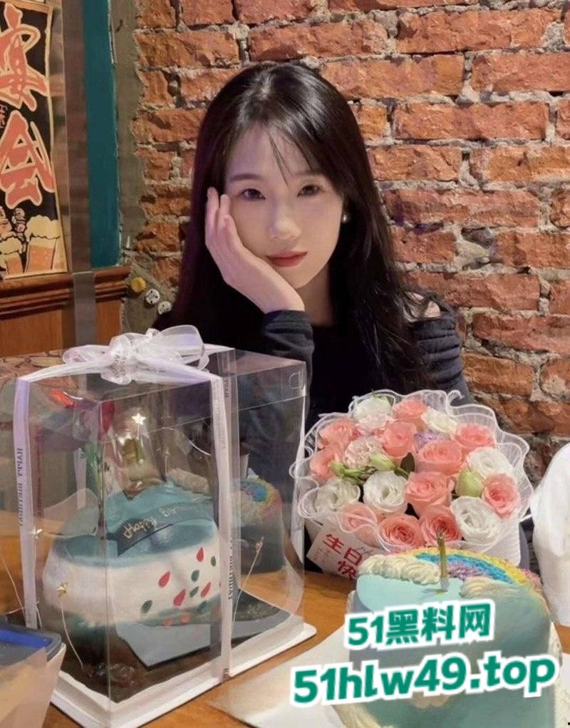 医科大学研究生【宦雅昕】继裸照风波后大尺度私照又被曝出,黑丝美腿被调教,酒店里被猛操到高潮喷水。-4