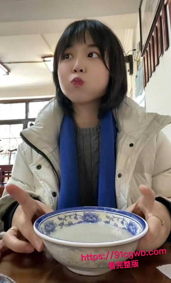 全网爆火高铁短发女孩大瓜!抖音真铁蛋被实锤为女主 私下各种大胆露出 高铁口交户外放尿 为了流量毫无底线!-18