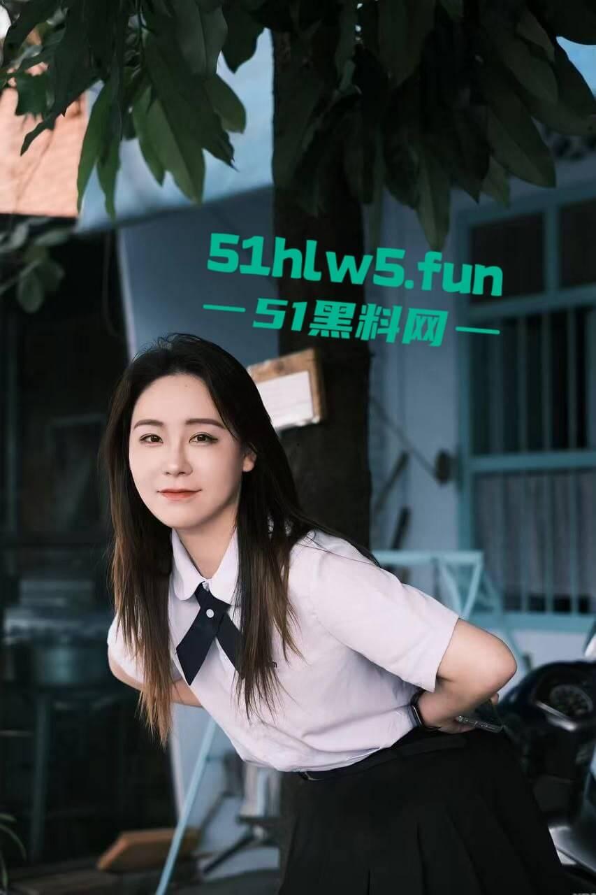 苍南县捉奸现场,男子出轨骚逼幼师,其老婆跟踪到现场叫来小三老公一起捉奸,现场炸裂惨不忍睹。-11