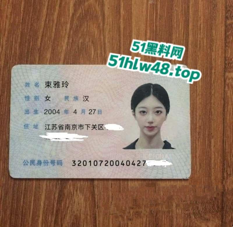 南京传媒学院【束雅玲】长腿学生妹被闺蜜推荐做鸡赚钱,至此不可自拔彻底沦为骚鸡被同学全校曝光。-3