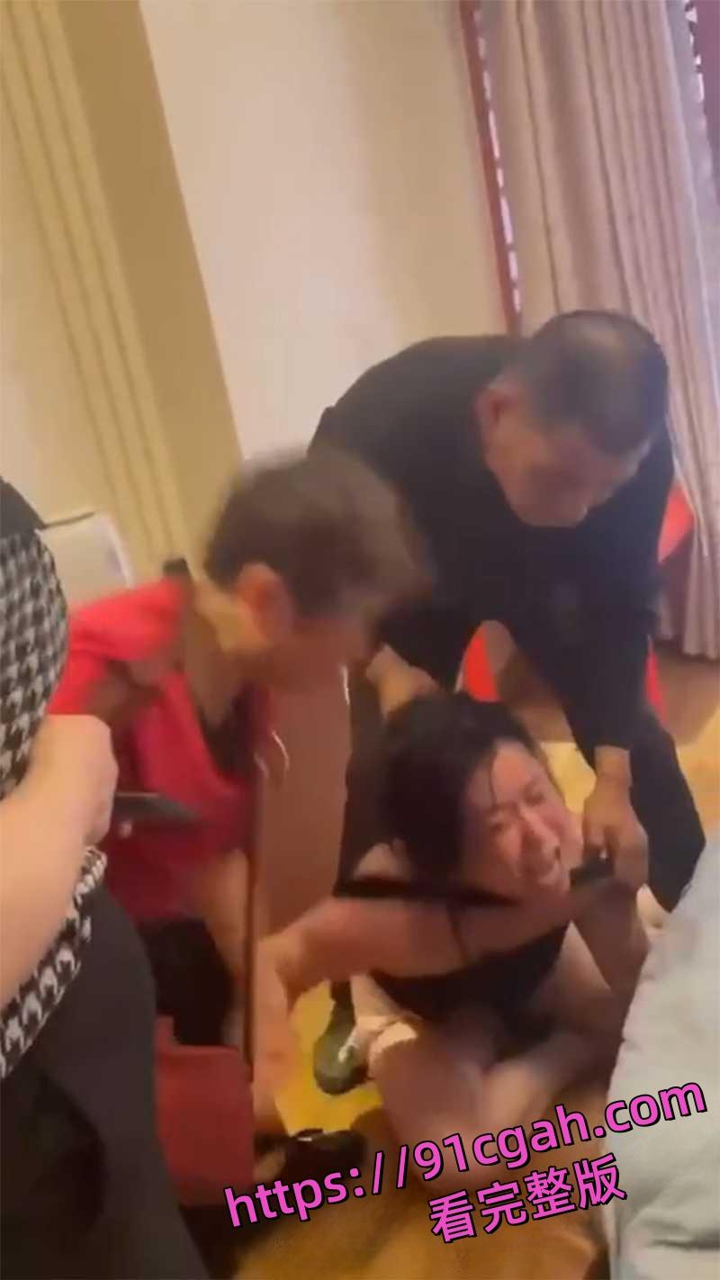 澉浦镇副镇长金明飞偷情文艺协会副主席苏小乔 被妻子和其家人捉奸在床-6