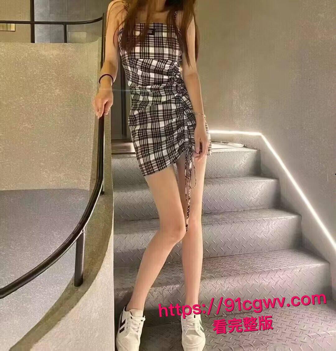 校园清纯学生妹沦陷在金主胯下!青春妹子化身母狗上位骑乘摇奶狂喷水,被颜射满脸舔屌吞精超反差!-5