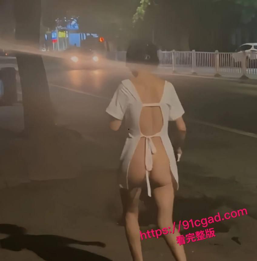 极品骚女 cikaimoon 傍晚赤裸游街 偷偷调戏看门大爷-6