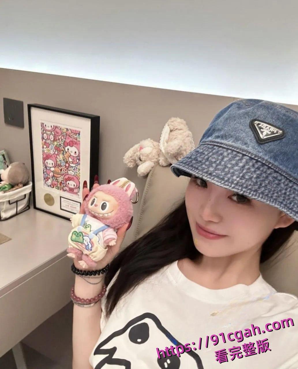 极品巨乳御姐尤物调教成母狗口交毒龙舔脚简直就是资本的玩具-3