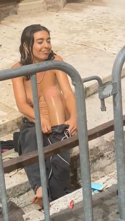 意大利罗马光天化日之下 妹子在圆柱广场中心的喷泉里裸泳!!!-6