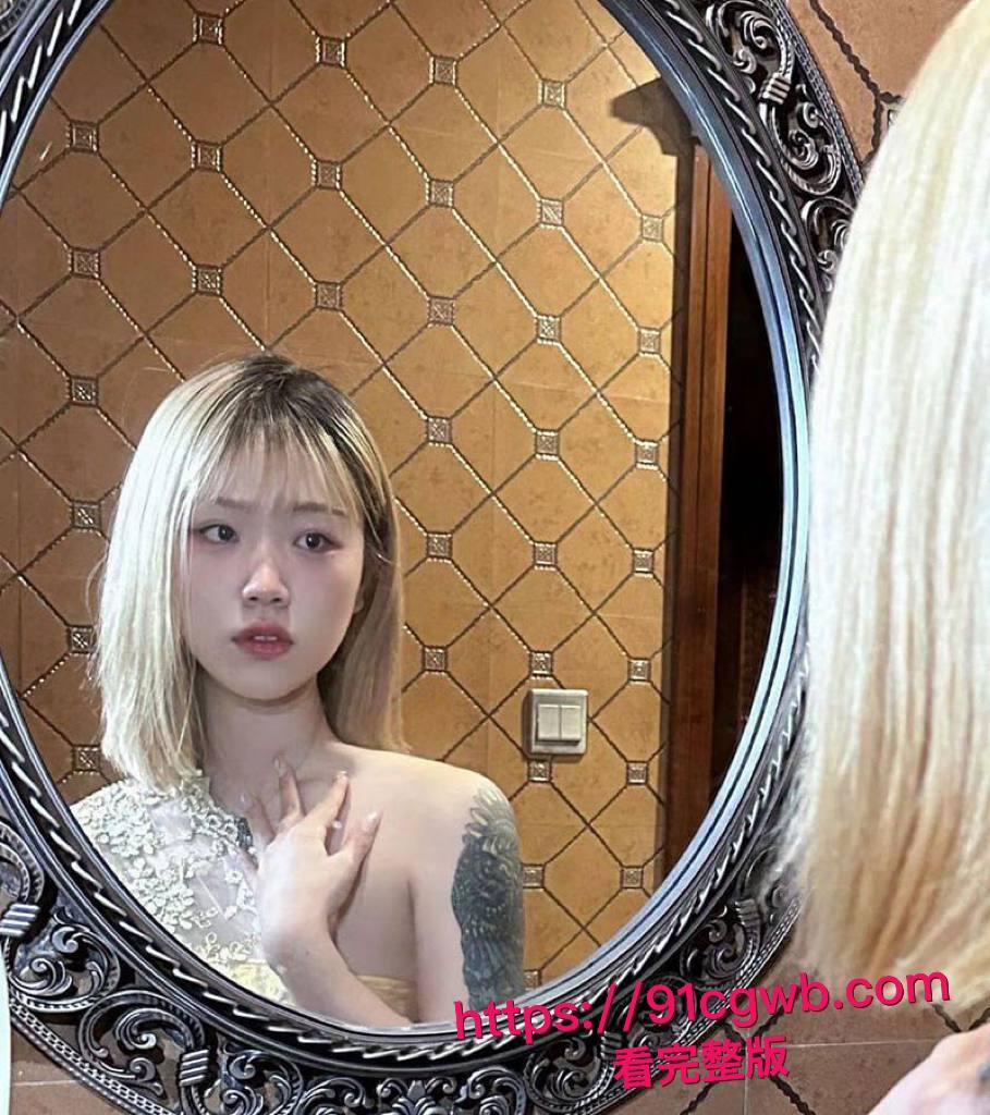 大连沙河口眼镜御姐张文珍私生活大曝光:清纯脸蛋下藏着饥渴骚货本性,洗手间后入狂操精液喷全身,口交水晶棒双重刺激视频全网疯传!-6