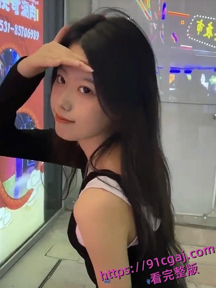 百度云泄密！白领丽人【姜瑜】与酒吧认识的帅哥开房自拍性爱视频流出！！-6