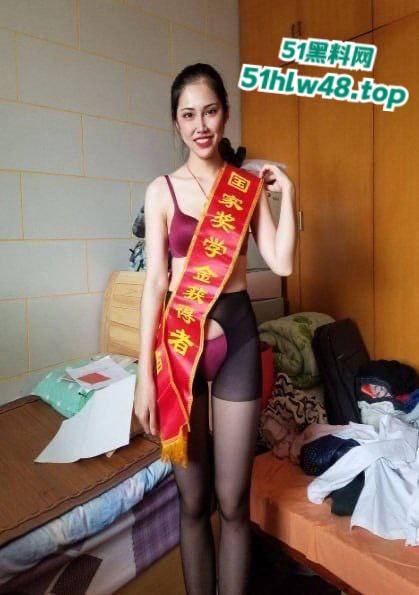 杭州师范大学【潘玲玲】校花女神，腿长逆天私下超反差成为金主的淫贱母狗，性爱自拍视频流出。-1